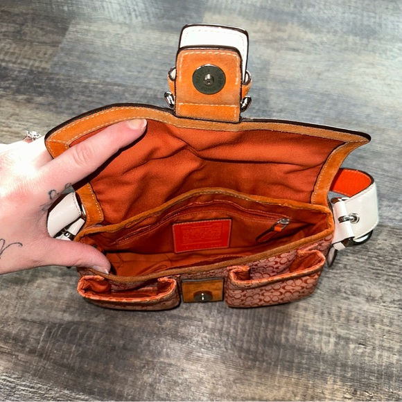 COACH mini hand bag 🌸 - Picture 2 of 6